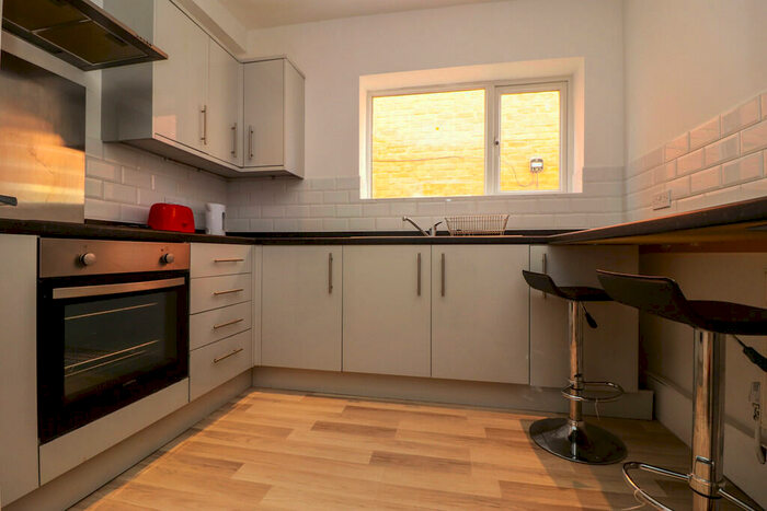 4 Bedroom Semi-Detached House To Rent In Burlington Road, Southampton, SO15