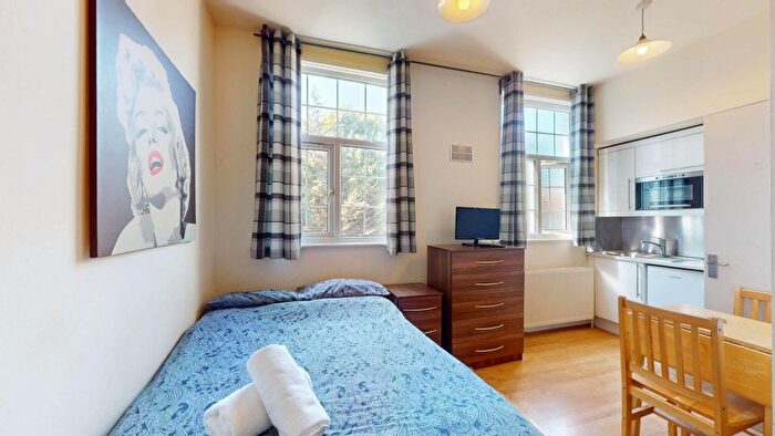 Studio To Rent In Brondesbury Park, London, NW6