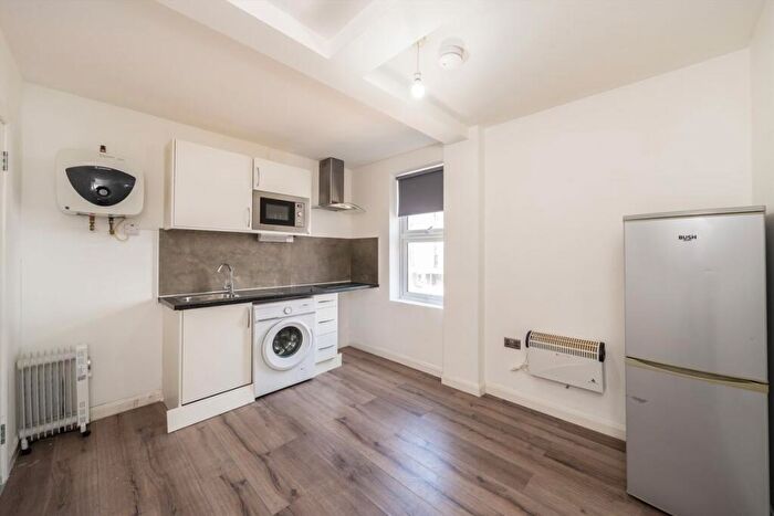 1 Bedroom Flat To Rent In High Street, Sutton, SM1