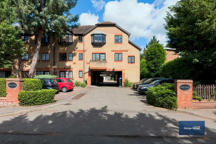 1 Bedroom Flat For Sale In Royal Court, Queen Annes Gardens, London, EN1