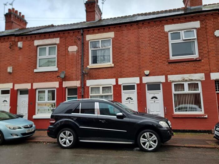 2 Bedroom Terraced House For Sale In Wingfield Street, Leicester, LE4