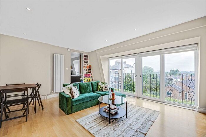 3 Bedroom Flat To Rent In Crescent Road, Wimbledon, SW20