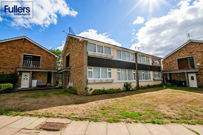 2 Bedroom Flat For Sale In Woodside Grange Road, London, N12
