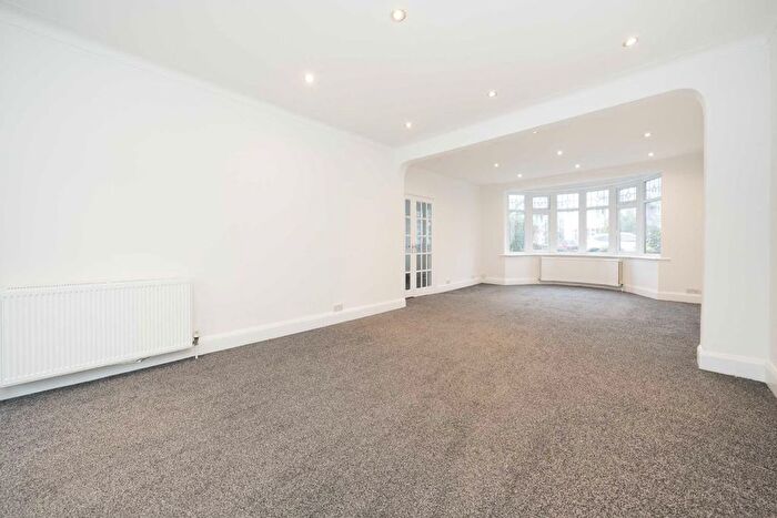 3 Bedroom Semi Detached House To Rent In Westside, Hendon, NW4