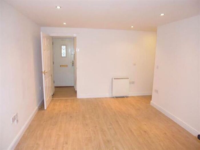 2 Bedroom Apartment To Rent In Youngs Ave, Fernwood, Newark, Nottinghamshire, NG24