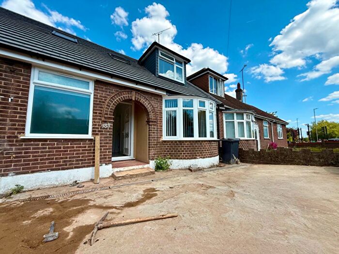 4 Bedroom Semi-Detached House To Rent In Dunstable Road, Luton, LU4