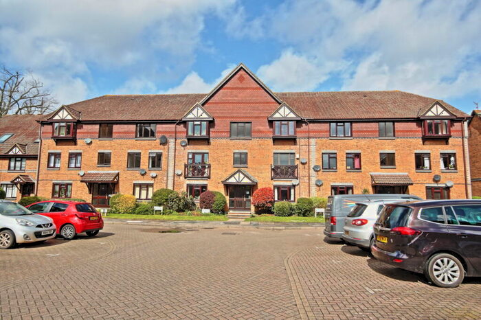 2 Bedroom Flat To Rent In Oriental Road, Woking, GU22