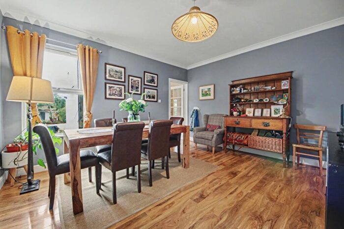 3 Bedroom Semi-Detached House For Sale In Macnaghten Road, Bitterne Park, SO18