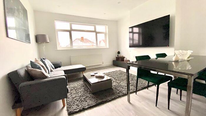 2 Bedroom Maisonette To Rent In The Ridgeway, Harrow, HA2