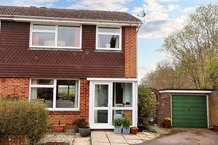 3 Bedroom Semi Detached House For Sale In Albany Drive, Bishops Waltham, SO32