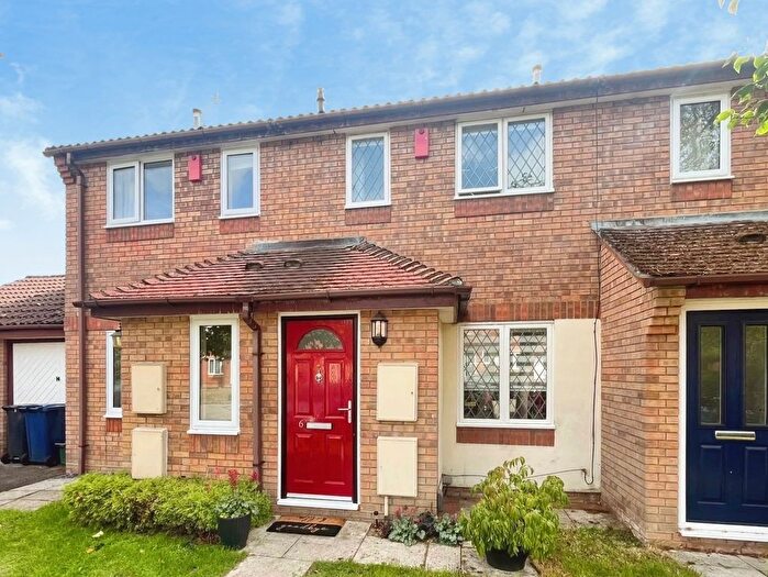 2 Bedroom Terraced House For Sale In Weywood Close, Farnham, Surrey, GU9