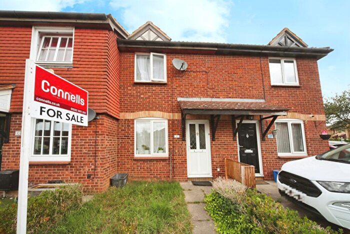2 Bedroom Semi Detached House For Sale In Elveden Close, Luton, LU2