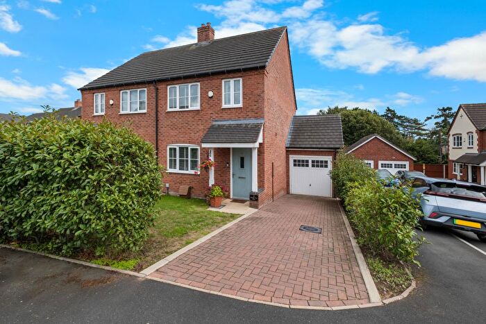 3 Bedroom Semi Detached House For Sale In Meadow View Close, Bromsgrove, B60