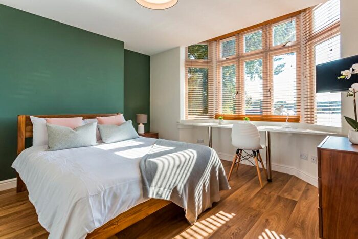 8 Bedroom Flat To Rent In St Hilds Lane, DH1