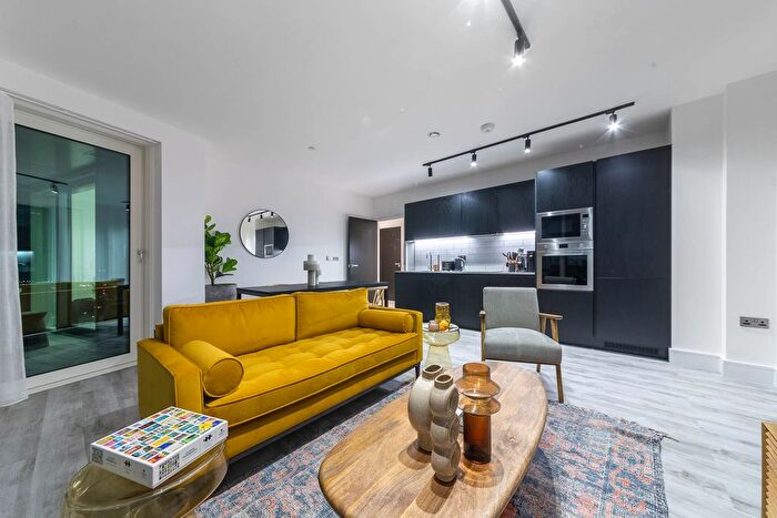 2 Bedroom Flat To Rent In Portal Way, Acton, W3