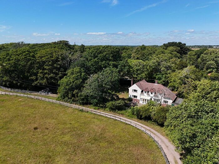 5 Bedroom Detached House For Sale In Wainsford Road, Pennington, Lymington, SO41