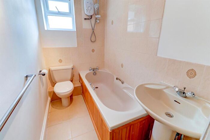 2 Bedroom Flat To Rent In School Lane, Kenilworth, CV8
