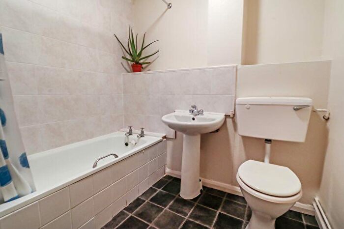 1 Bedroom Flat For Sale In Langley - Walking Distance To Langley Mainline, SL3