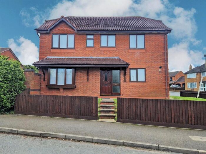 4 Bedroom Detached House To Rent In Golden Cross Lane, Catshill, Bromsgrove, B61