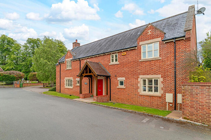 4 Bedroom Country House For Sale In Padbury Buckingham, Buckinghamshire, MK18
