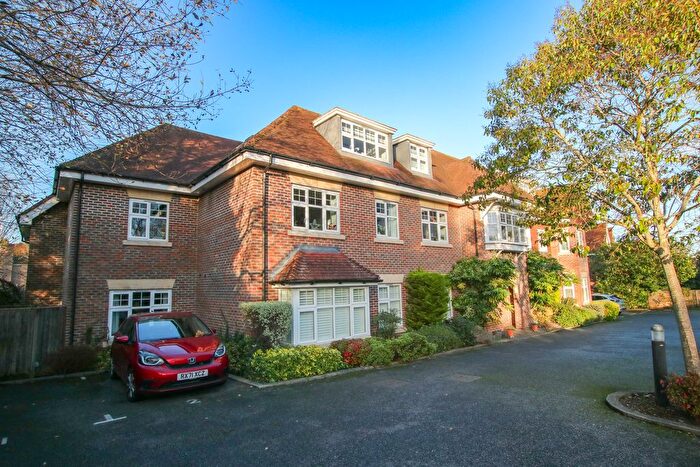 2 Bedroom Flat For Sale In Rectory Road, Wokingham, RG40