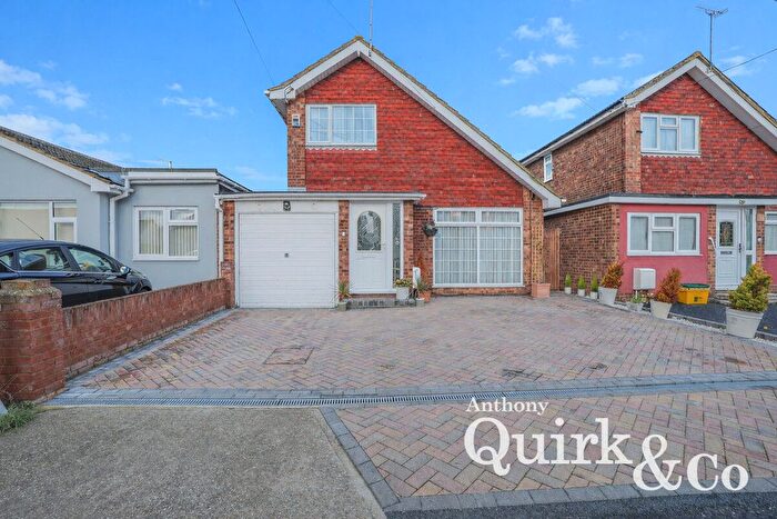 2 Bedroom Detached House For Sale In Urmond Road, Canvey Island, SS8