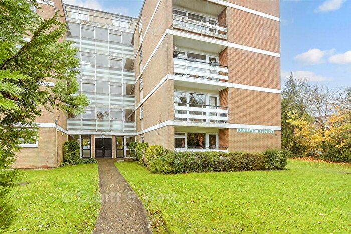2 Bedroom Flat For Sale In Shirley Road, Wallington, Surrey, SM6