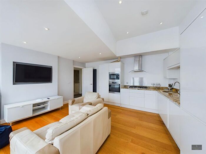 2 Bedroom Flat To Rent In Bartholomew Street East, Exeter, EX4