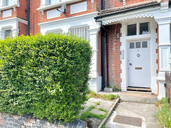 2 Bedroom Flat To Rent In Church Lane, London, N8
