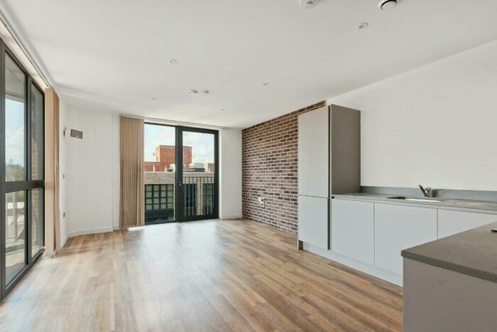 2 Bedroom Flat To Rent In Hepscott Road, London, E9