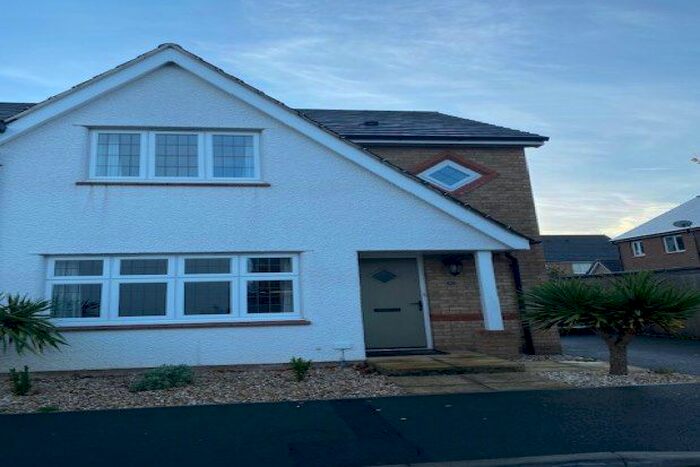 3 Bedroom Semi-Detached House To Rent In Leaches Mead, Taunton, TA2