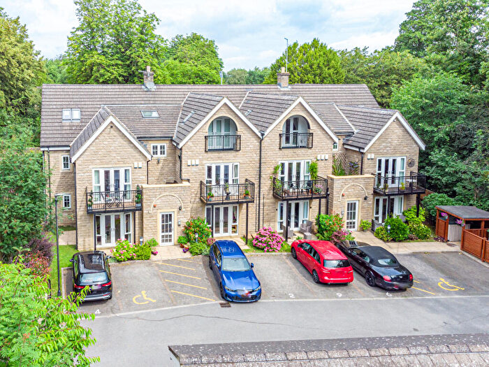 2 Bedroom Apartment For Sale In Shadwell Lane, Leeds, LS17