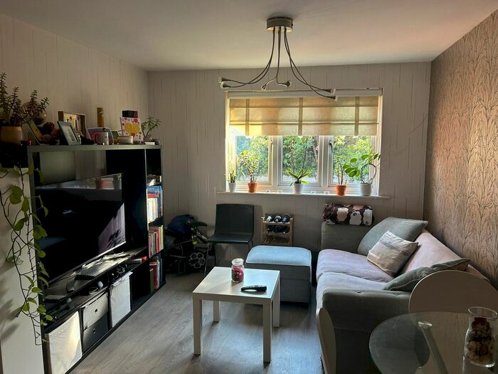 Studio To Rent In Howard Close, Waltham Abbey, EN9