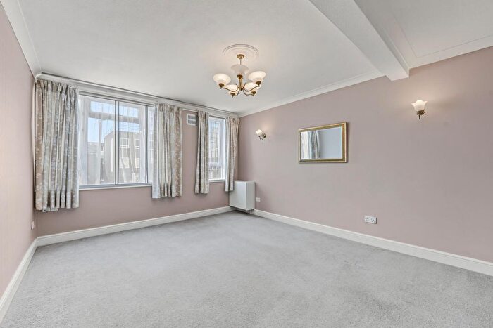2 Bedroom Flat For Sale In Lincoln Court, London Road, Enfield, EN2