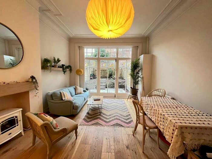 1 Bedroom Flat To Rent In Church Crescent, London, N10