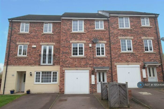 4 Bedroom Terraced House To Rent In Silverwood Road, Barnsley, S75