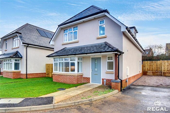 3 Bedroom Detached House For Sale In Eleanor Gardens, Walworth Road, Picket Piece, Andover, SP11