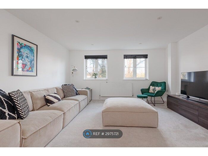 4 Bedroom Semi-Detached House To Rent In Highgrove Mews, Bournemouth, BH4