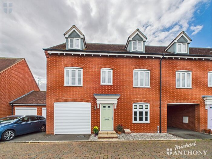 4 Bedroom End Terrace House For Sale In Chancellors Road, Aylesbury, HP19