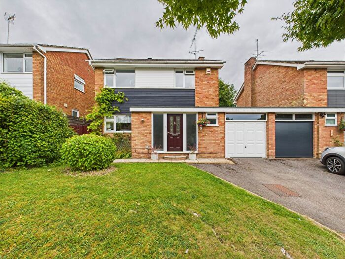 4 Bedroom Link Detached House For Sale In Greenridge, Penn, HP10