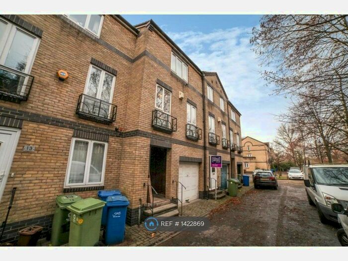 4 Bedroom End Of Terrace House To Rent In Hurley Crescent, London, SE16