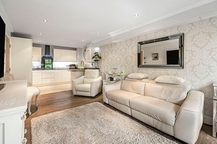 2 Bedroom Flat For Sale In Church Street, Welwyn, AL6