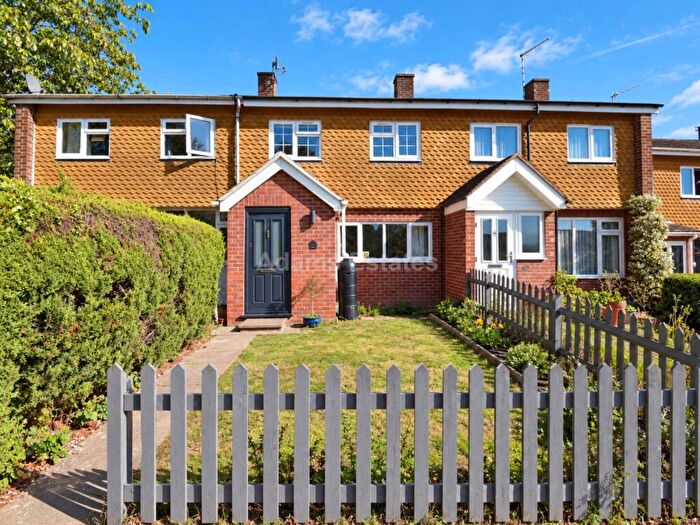 3 Bedroom Terraced House For Sale In Scott Close, Emmer Green, RG4