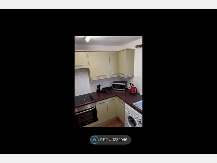 2 Bedroom Flat To Rent In Wellhead Court, Lanark ML11