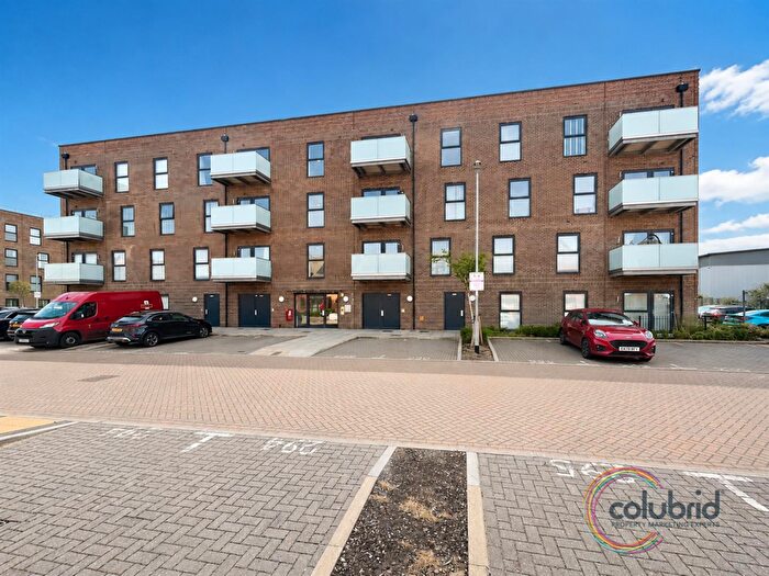 2 Bedroom Flat For Sale In Dovestone Close, Grays, RM20
