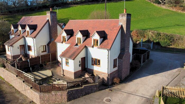 4 Bedroom Detached House For Sale In School Lane, Longhope, GL17