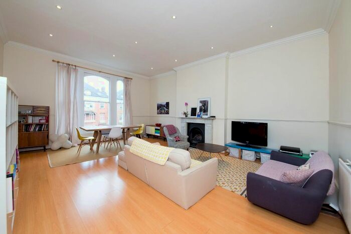 2 Bedroom Flat To Rent In Belsize Avenue, London, NW3