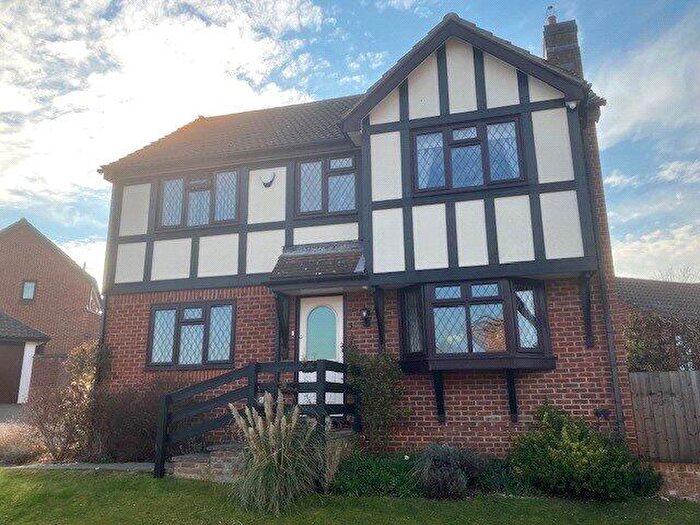 4 Bedroom Detached House For Sale In Reedsdale, Luton, LU2