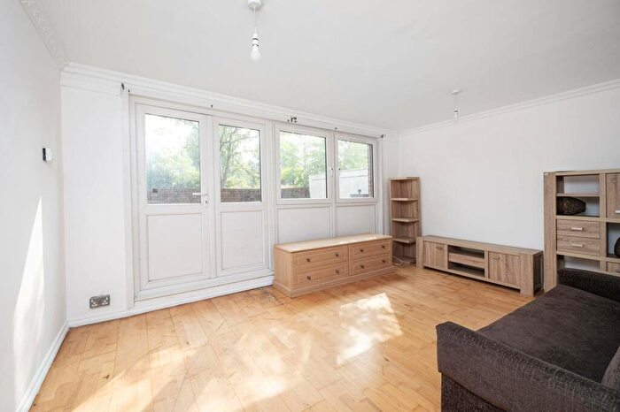 2 Bedroom Maisonette To Rent In Emmott Close, Tower Hamlets, London, E1