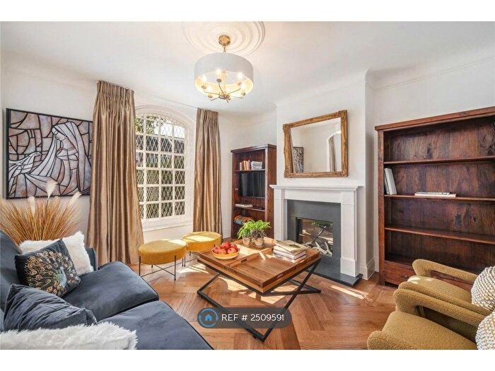 3 Bedroom Flat To Rent In Montrose Court, London, NW11